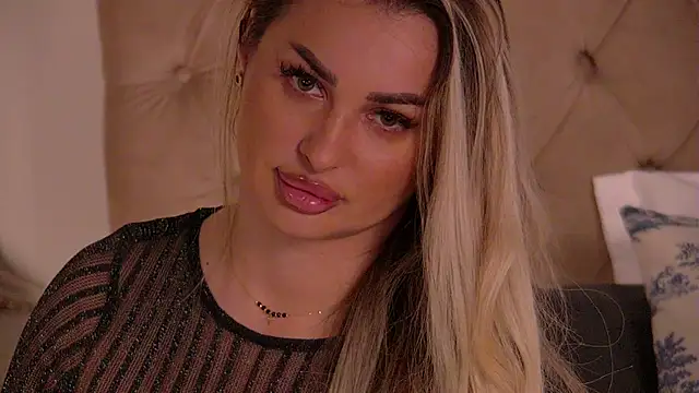 Denisse Perry online show from February 2026 11:03:01 PM