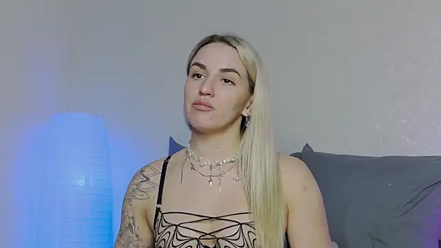 SofiJames online show from January 2025 06:01:02 AM