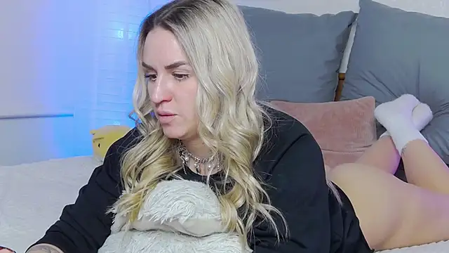 SofiJames online show from March 2025 10:20:02 AM