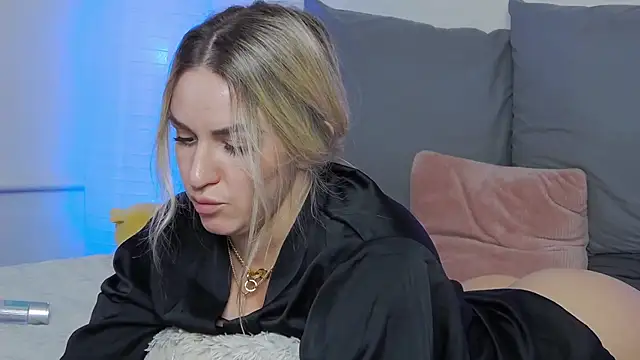 SofiJames online show from March 2025 09:01:02 AM