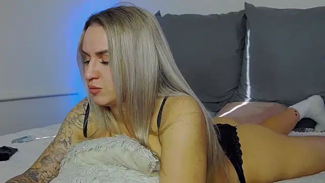 SofiJames online show from November 2025 06:45:01 AM