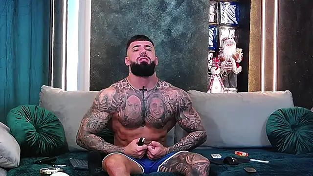 Snapshot of masterkingofmusclee chatting on December 2024 09:45:02 AM masterkingofmusclee online show from December 2024 09:45:02 AM