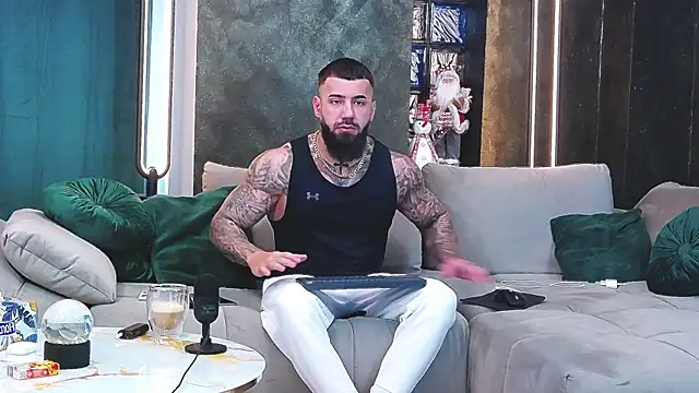 Snapshot of masterkingofmusclee chatting on January 2025 08:21:02 AM masterkingofmusclee online show from January 2025 08:21:02 AM