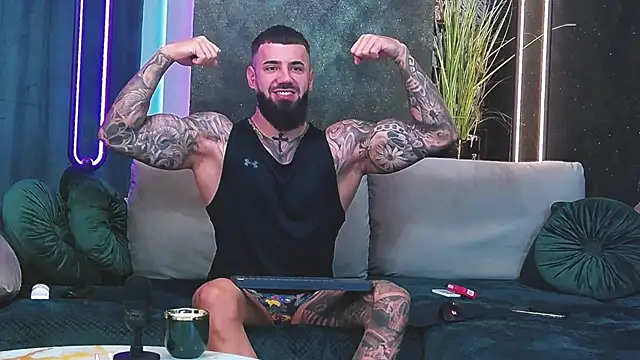 Snapshot of masterkingofmusclee chatting on January 2025 06:20:01 AM masterkingofmusclee online show from January 2025 06:20:01 AM
