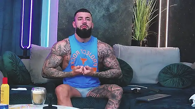 Snapshot of masterkingofmusclee chatting on January 2025 06:31:02 AM masterkingofmusclee online show from January 2025 06:31:02 AM