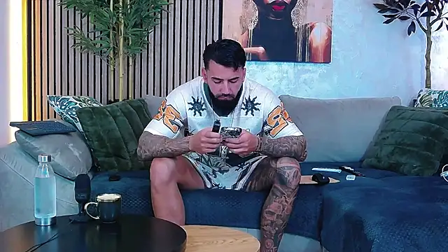 Snapshot of masterkingofmusclee chatting on June 2026 07:54:02 AM masterkingofmusclee online show from June 2026 07:54:02 AM