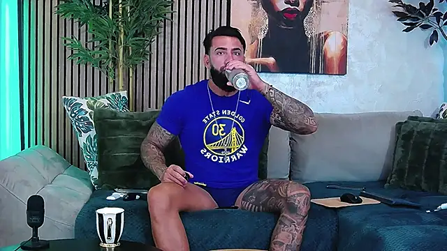 Snapshot of masterkingofmusclee chatting on June 2026 07:44:01 AM masterkingofmusclee online show from June 2026 07:44:01 AM