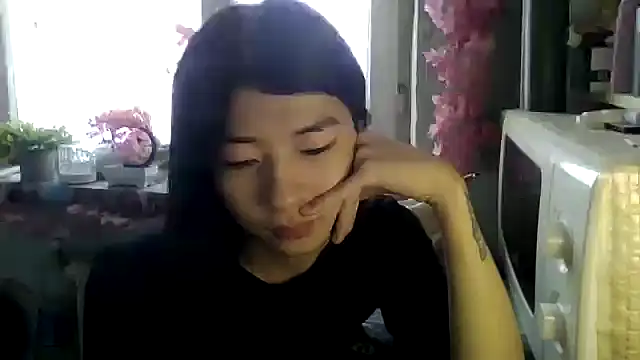 CarlyJoy online show from December 2025 10:22:02 AM