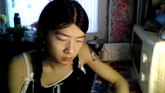 CarlyJoy online show from April 2026 01:41:01 PM