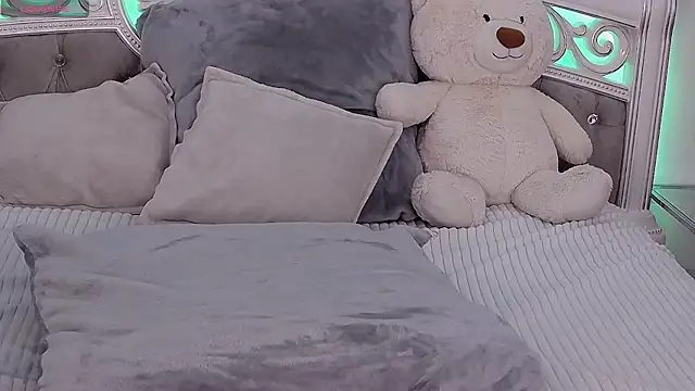 Snapshot of CrissyTaylor chatting on October 2025 03:18:02 AM CrissyTaylor online show from October 2025 03:18:02 AM