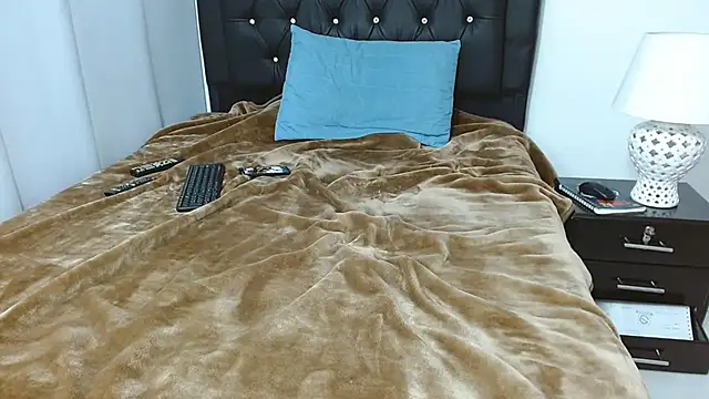 omarmohammedhot2 online show from December 2024 05:29:02 PM