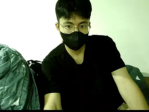 Gwencloudy online show from October 2025 04:04:01 PM