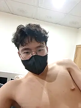 Gwencloudy online show from March 2026 04:09:01 PM