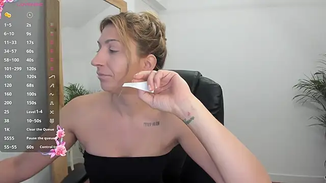 sofiah  online show from February 2025 04:41:02 AM