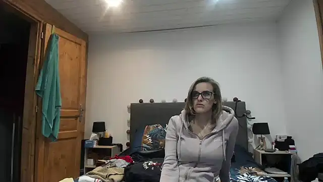 Snapshot of Madame_Callie chatting on April 2026 08:00:02 PM Madame Callie online show from April 2026 08:00:02 PM
