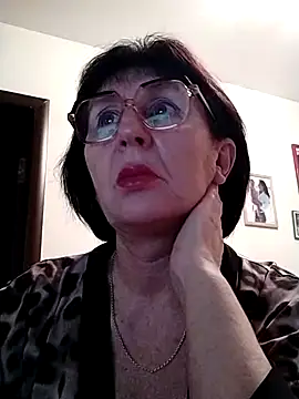 Snapshot of AlbinaXPretty chatting on December 2024 05:26:02 AM AlbinaXPretty online show from December 2024 05:26:02 AM