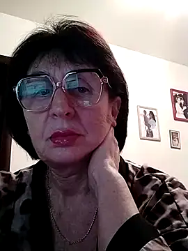 Snapshot of AlbinaXPretty chatting on December 2024 08:47:02 PM AlbinaXPretty online show from December 2024 08:47:02 PM