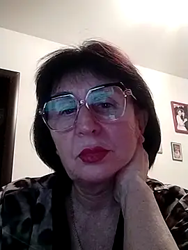 Snapshot of AlbinaXPretty chatting on December 2024 03:58:01 PM AlbinaXPretty online show from December 2024 03:58:01 PM