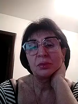 Snapshot of AlbinaXPretty chatting on February 2025 08:06:02 PM AlbinaXPretty online show from February 2025 08:06:02 PM