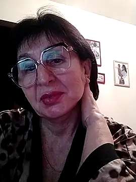 Snapshot of AlbinaXPretty chatting on February 2025 07:19:02 PM AlbinaXPretty online show from February 2025 07:19:02 PM