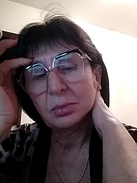 Snapshot of AlbinaXPretty chatting on March 2025 08:11:01 PM AlbinaXPretty online show from March 2025 08:11:01 PM