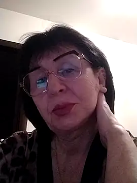 Snapshot of AlbinaXPretty chatting on March 2025 09:02:02 PM AlbinaXPretty online show from March 2025 09:02:02 PM