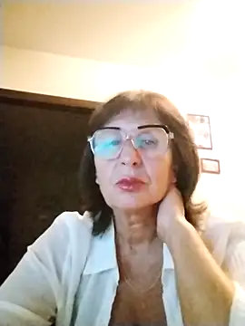 Snapshot of AlbinaXPretty chatting on September 2025 08:08:02 PM AlbinaXPretty online show from September 2025 08:08:02 PM