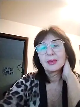 Snapshot of AlbinaXPretty chatting on October 2025 06:22:02 AM AlbinaXPretty online show from October 2025 06:22:02 AM