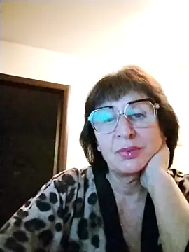 Snapshot of AlbinaXPretty chatting on October 2025 05:46:01 PM AlbinaXPretty online show from October 2025 05:46:01 PM