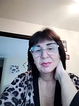 Snapshot of AlbinaXPretty chatting on November 2025 07:41:02 AM AlbinaXPretty online show from November 2025 07:41:02 AM