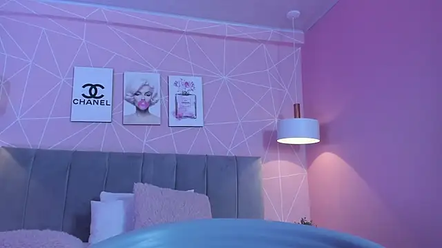 dolly zoe online show from February 2025 04:20:01 AM