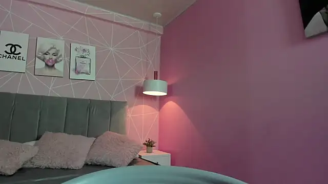 dolly zoe online show from March 2025 03:51:01 AM