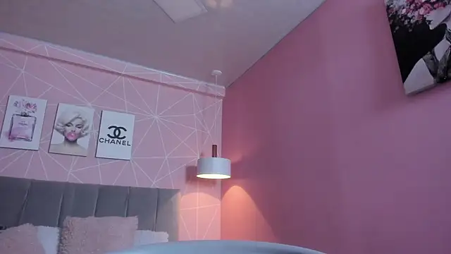 dolly zoe online show from October 2025 09:22:01 PM