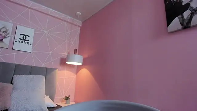 dolly zoe online show from October 2025 11:51:02 PM