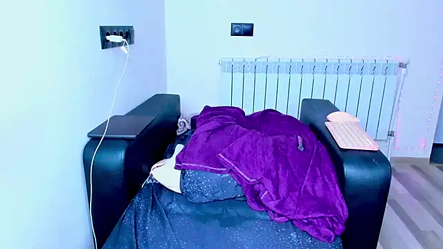 Snapshot of dollmore chatting on October 2025 06:39:02 PM dollmore online show from October 2025 06:39:02 PM