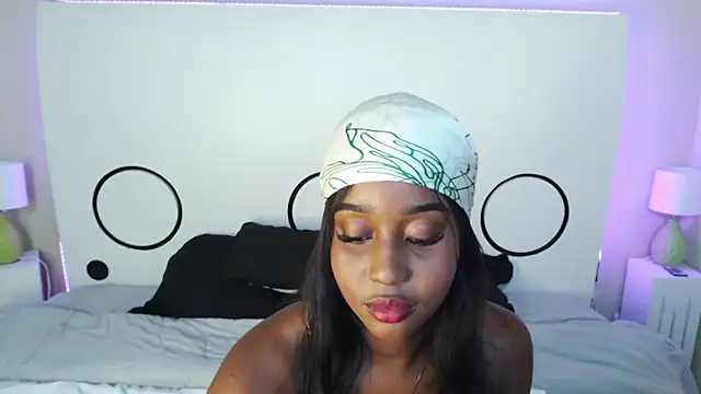 Snapshot of MichaelaCox chatting on September 2025 04:29:01 PM MichaelaCox online show from September 2025 04:29:01 PM