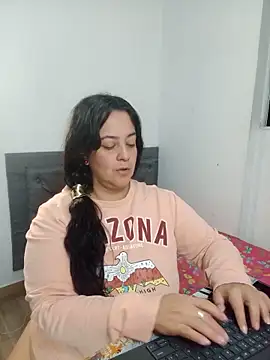 Snapshot of lucia_vonne_ chatting on June 2026 01:05:01 AM lucia vonne online show from June 2026 01:05:01 AM