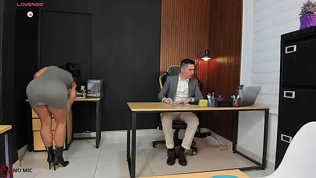 Snapshot of Office_Naughty_Girl chatting on December 2024 07:49:01 PM Office Naughty Girl online show from December 2024 07:49:01 PM