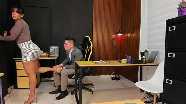 Snapshot of Office_Naughty_Girl chatting on December 2024 07:10:01 PM Office Naughty Girl online show from December 2024 07:10:01 PM