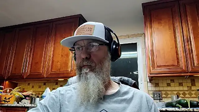 Snapshot of suckonmynutz chatting on October 2025 10:58:02 AM suckonmynutz online show from October 2025 10:58:02 AM