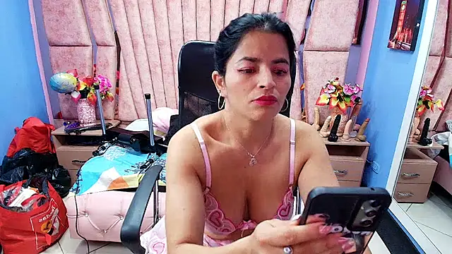 HornySkinny26 online show from November 2025 04:01:01 AM