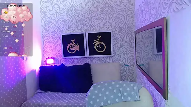 lili hott63 online show from December 2024 07:44:01 PM