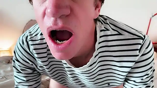 Snapshot of smoothboyx chatting on December 2024 12:27:01 PM smoothboyx online show from December 2024 12:27:01 PM