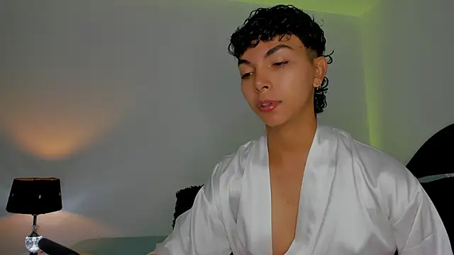 xhenisa  online show from September 2025 10:45:02 PM