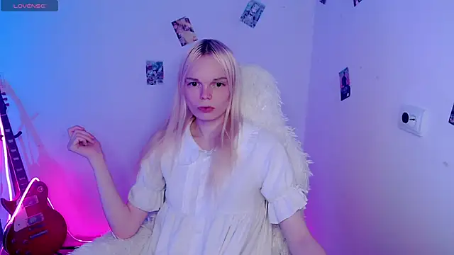 Emily Nyaffee online show from November 2025 08:31:01 PM