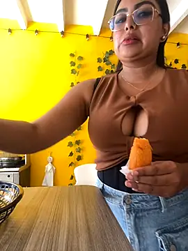 NatashaBrown12 online show from October 2025 08:59:01 PM