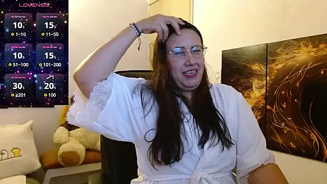 amalia brunette online show from November 2025 01:17:01 AM