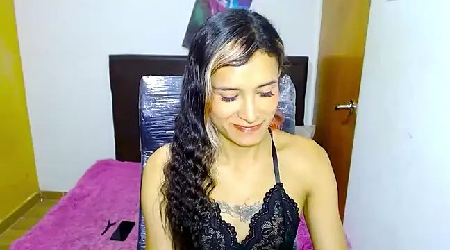 Queen camila online show from March 2025 06:44:02 PM