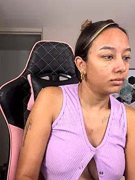 DianaHopson online show from October 2025 10:43:02 AM