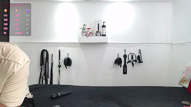 Snapshot of KinkyAllisonSub chatting on October 2025 04:08:02 PM KinkyAllisonSub online show from October 2025 04:08:02 PM